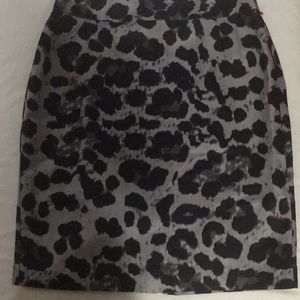 Preowned Banana Republic Black & Gray skirt- sz 12